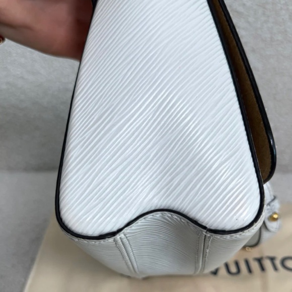 Authentic Louis Vuitton Twist MM - Picture 11 of 16